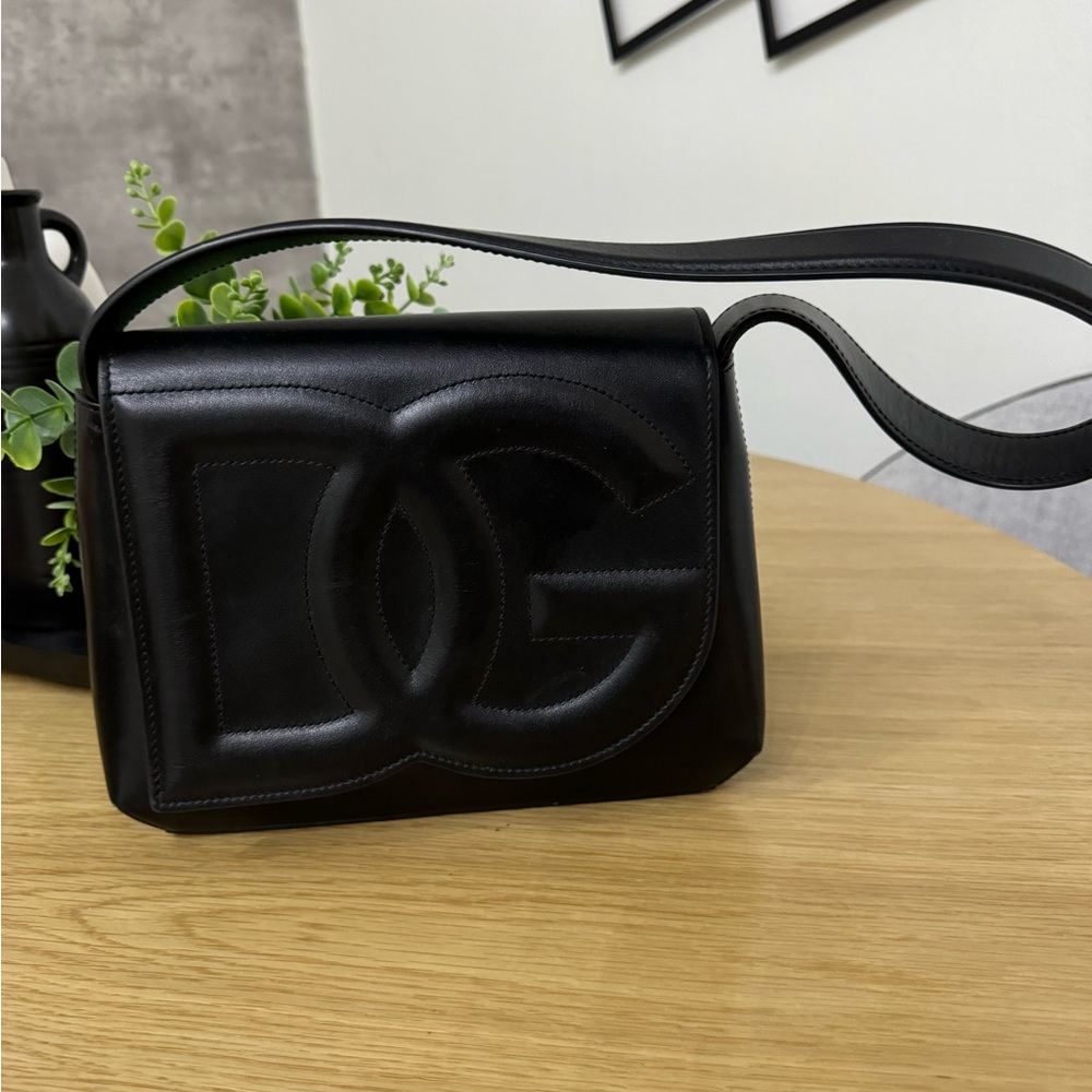 Dolce & Gabbana Black Sleek Shoulder Bag